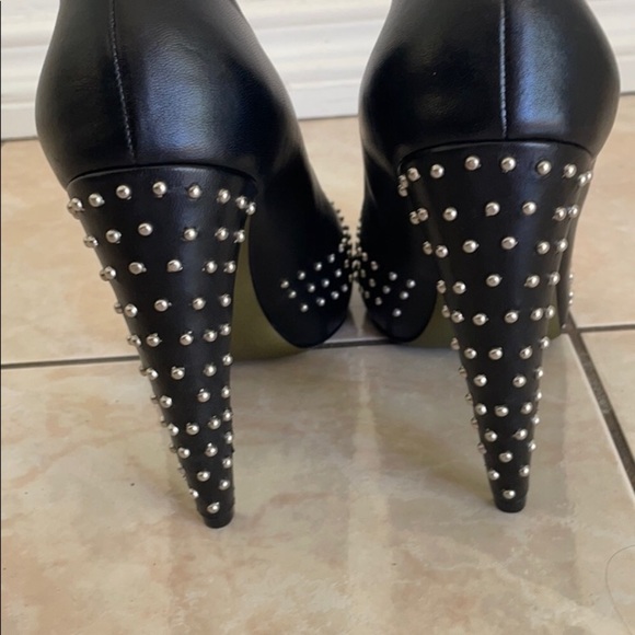 Super Cute Unique Walter Steiger stud Shoe. - Picture 10 of 13